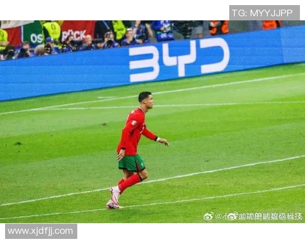 39号球星闪耀绿茵赛场引领球队逆转创造足球传奇辉煌 39号球星闪耀绿茵赛场引领球队逆转创造足球传奇辉煌